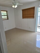 17820 SW 113th Ave, Unit Eff in Miami, FL - Foto de edificio - Building Photo