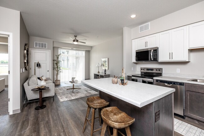 1200 Jade Apartments in Clear Lake, IA - Foto de edificio - Interior Photo