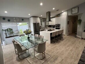 5096 NW 113th Pl in Doral, FL - Building Photo - Building Photo