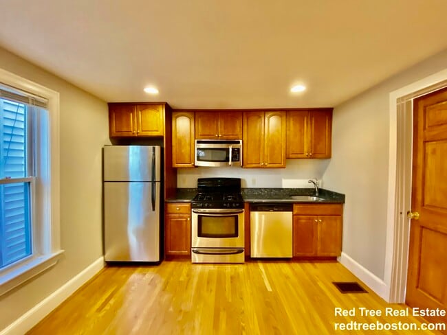 428 Franklin St, Unit 1L in Cambridge, MA - Building Photo - Building Photo