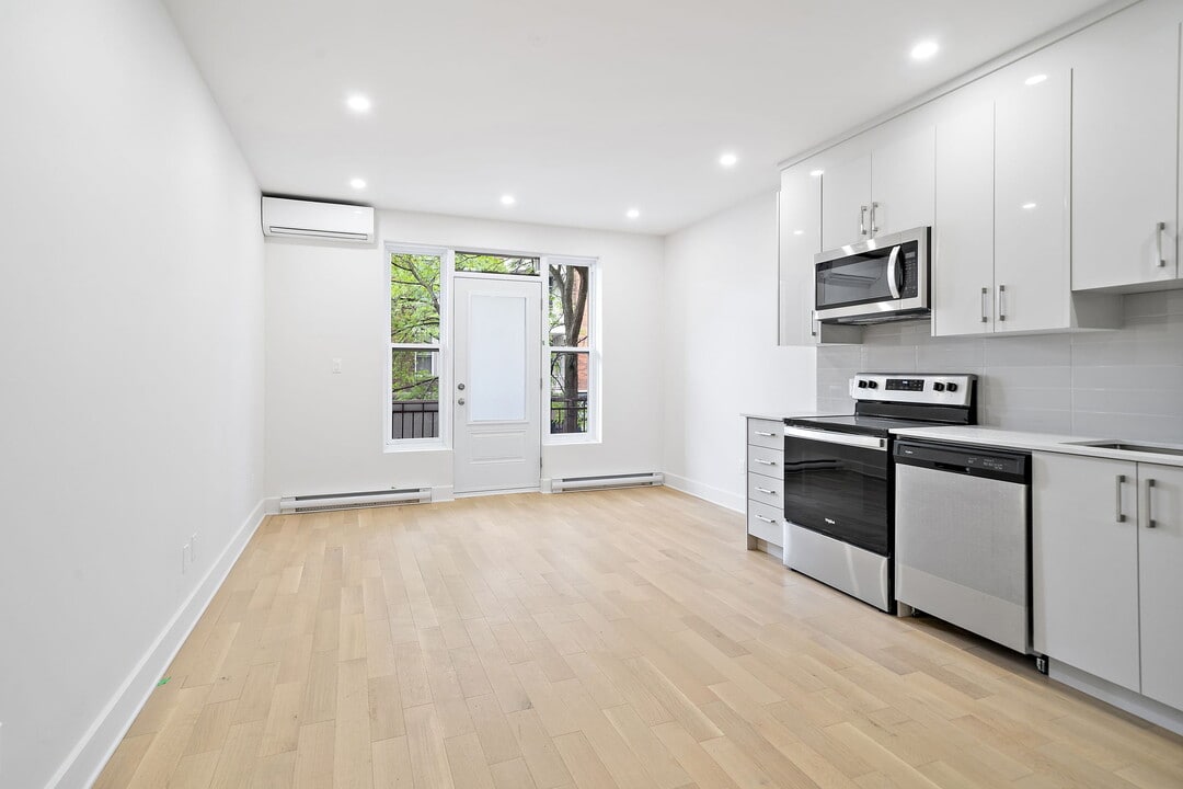 4640 Wellington St in Verdun, QC - Building Photo