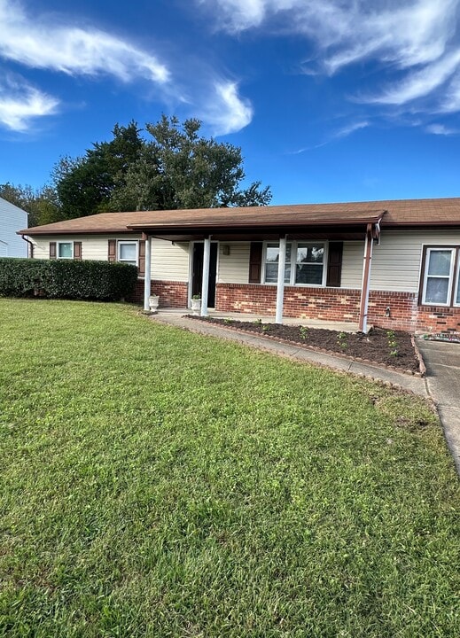 3148 Bruno Dr in Chesapeake, VA - Building Photo