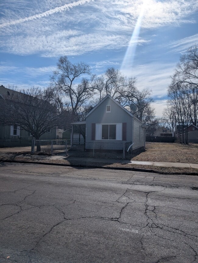 2116 W Garden St in Peoria, IL - Foto de edificio - Building Photo