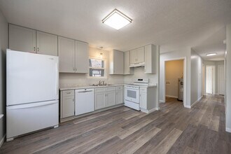 140 Levy Rd in Paris, KY - Building Photo - Building Photo