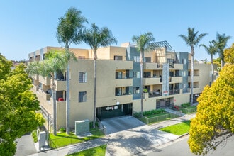 Excelsior Apartments in Santa Ana, CA - Building Photo - Building Photo