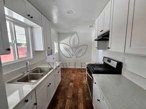 225 S Gunther St in Santa Ana, CA - Building Photo - Building Photo