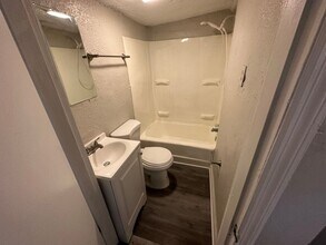 6262 Simpson Ave in Cincinnati, OH - Building Photo - Building Photo