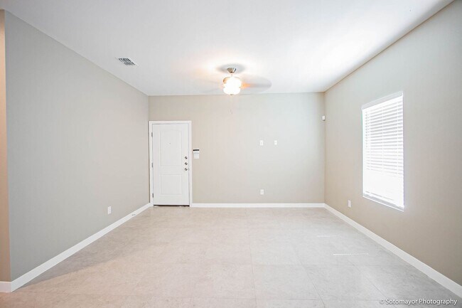 1215 White Oak Dr in Edinburg, TX - Building Photo - Building Photo