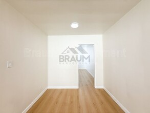 7333 Woodman Ave in Los Angeles, CA - Building Photo - Building Photo