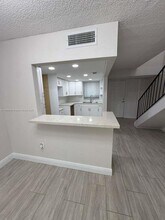 9353 Fontainebleau Blvd in Miami, FL - Building Photo - Building Photo
