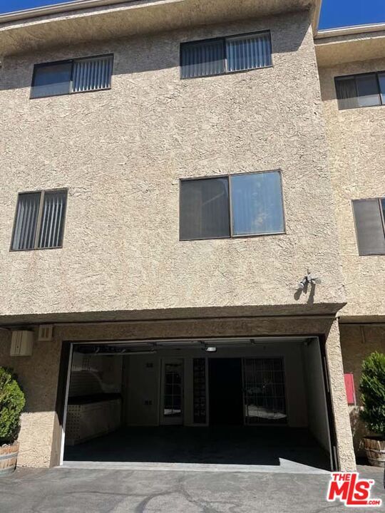 15033 Sherman Way in Los Angeles, CA - Building Photo - Building Photo