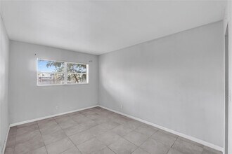 4050 NE 12th Terrace in Oakland Park, FL - Foto de edificio - Building Photo