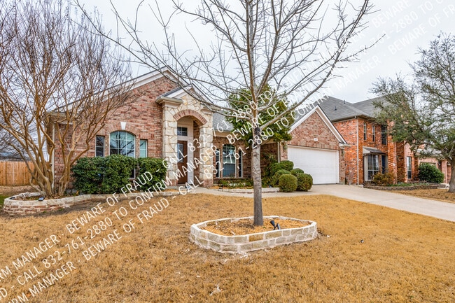 815 Hickory St in Burleson, TX - Foto de edificio - Building Photo