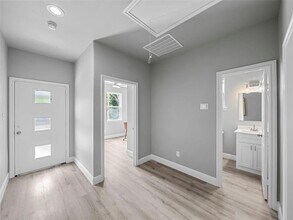 3310 Detonte St in Dallas, TX - Building Photo - Building Photo