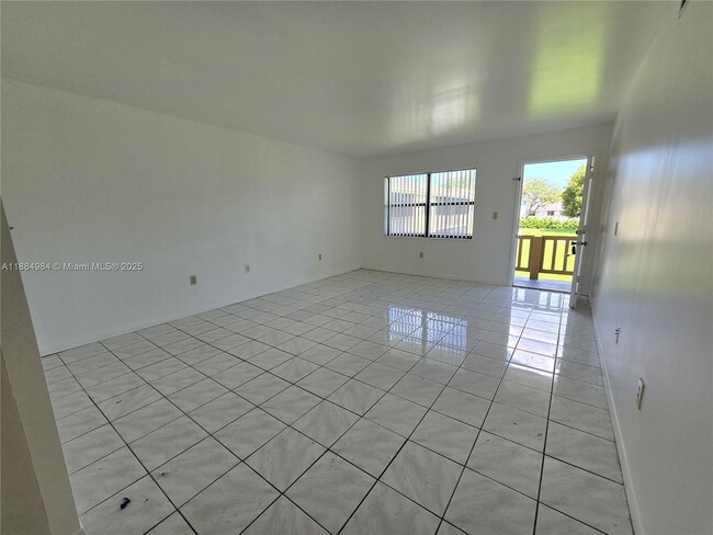 10350 SW 220th St in Cutler Bay, FL - Building Photo - Building Photo