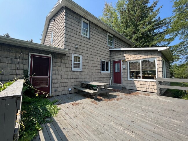 8 Stapf St in Silver Creek, NY - Building Photo - Building Photo