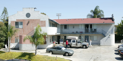 College Apartments in San Diego, CA - Building Photo - Building Photo