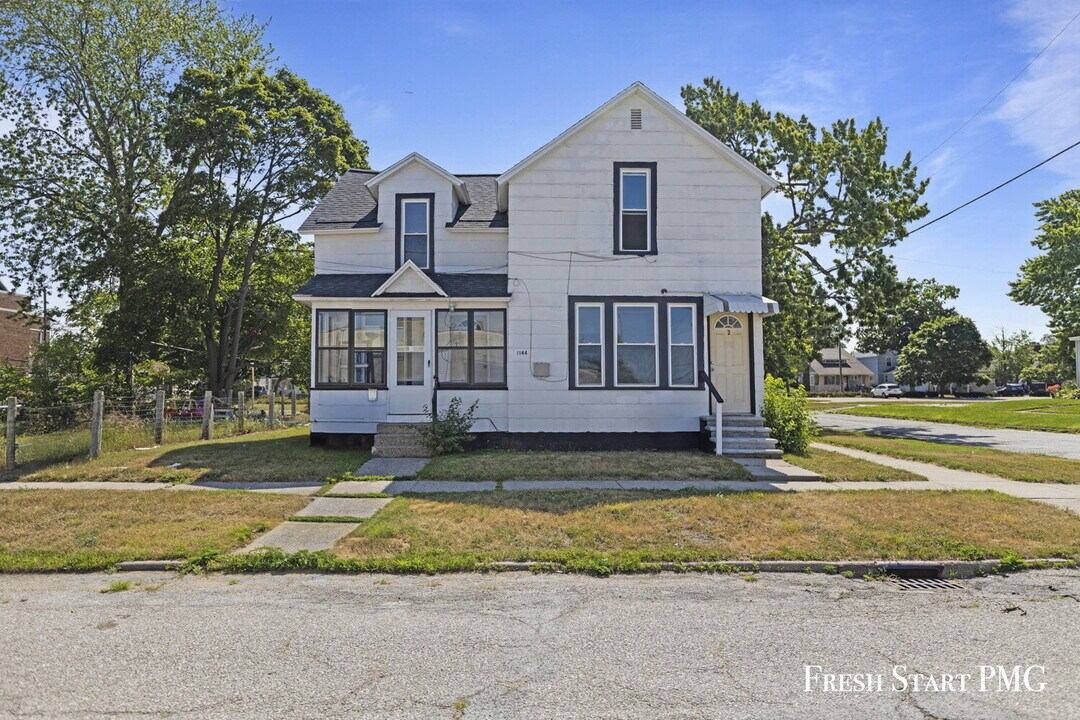 1144 First St in Muskegon, MI - Building Photo