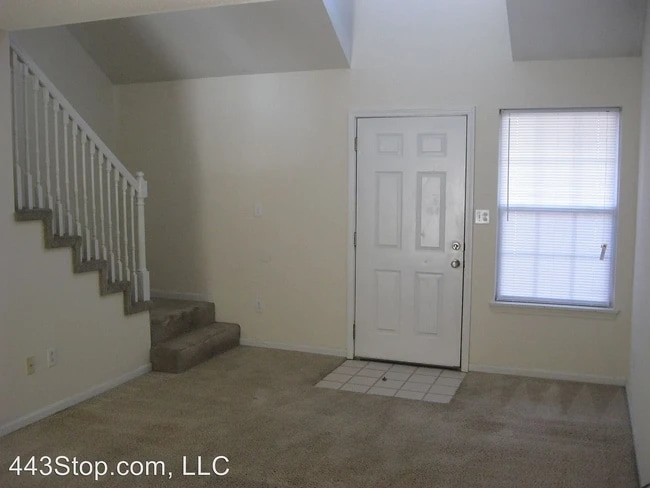 310 Nikki Way in Columbia, MO - Foto de edificio - Building Photo