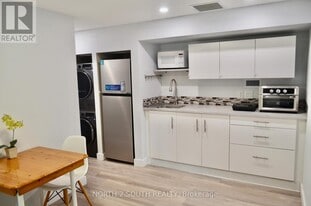 9 Barwell Crescent in Toronto, ON - Building Photo