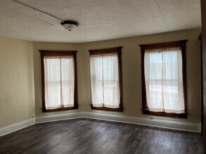 723 W 5th St in Waterloo, IA - Building Photo - Building Photo