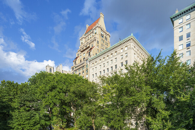 825 5th Ave in New York, NY - Foto de edificio - Building Photo