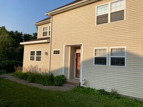 3 Sanctuary Dr in Ithaca, NY - Foto de edificio - Building Photo