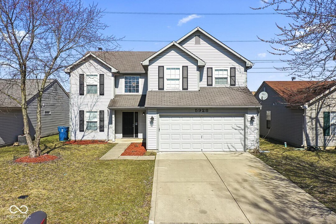 5928 Brookville Lake Dr in Indianapolis, IN - Building Photo