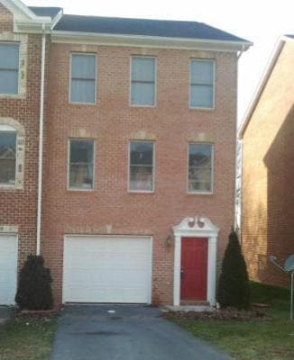 property at 525 Papa Ct