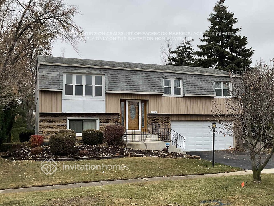 13601 Cherry Ln in Orland Park, IL - Foto de edificio