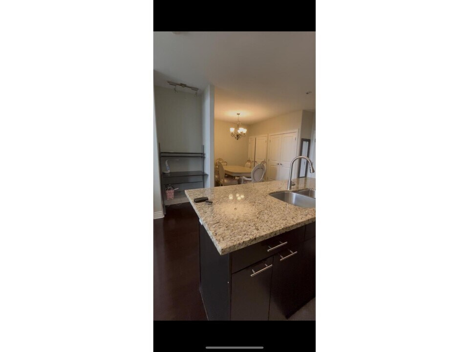 2970 King George Blvd in Surrey, BC - Building Photo