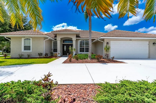 property at 2904 SW Sutton Pl