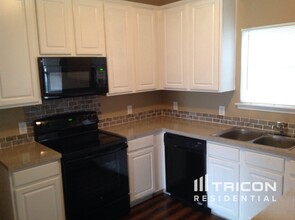 10512 Fossil Hill Dr in Fort Worth, TX - Building Photo - Building Photo