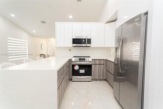 1328 Plumosa Way in Weston, FL - Building Photo - Building Photo