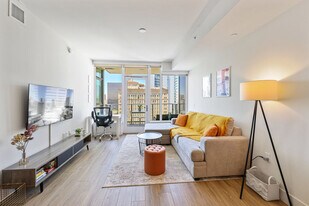 702 Broadway in San Diego, CA - Building Photo