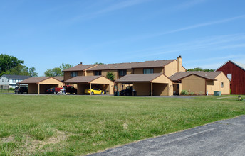 Last Farm Townhouses in Toledo, OH - Building Photo - Building Photo