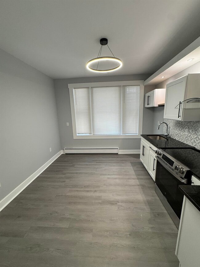 52 Tonnelle Ave in Jersey City, NJ - Building Photo - Building Photo