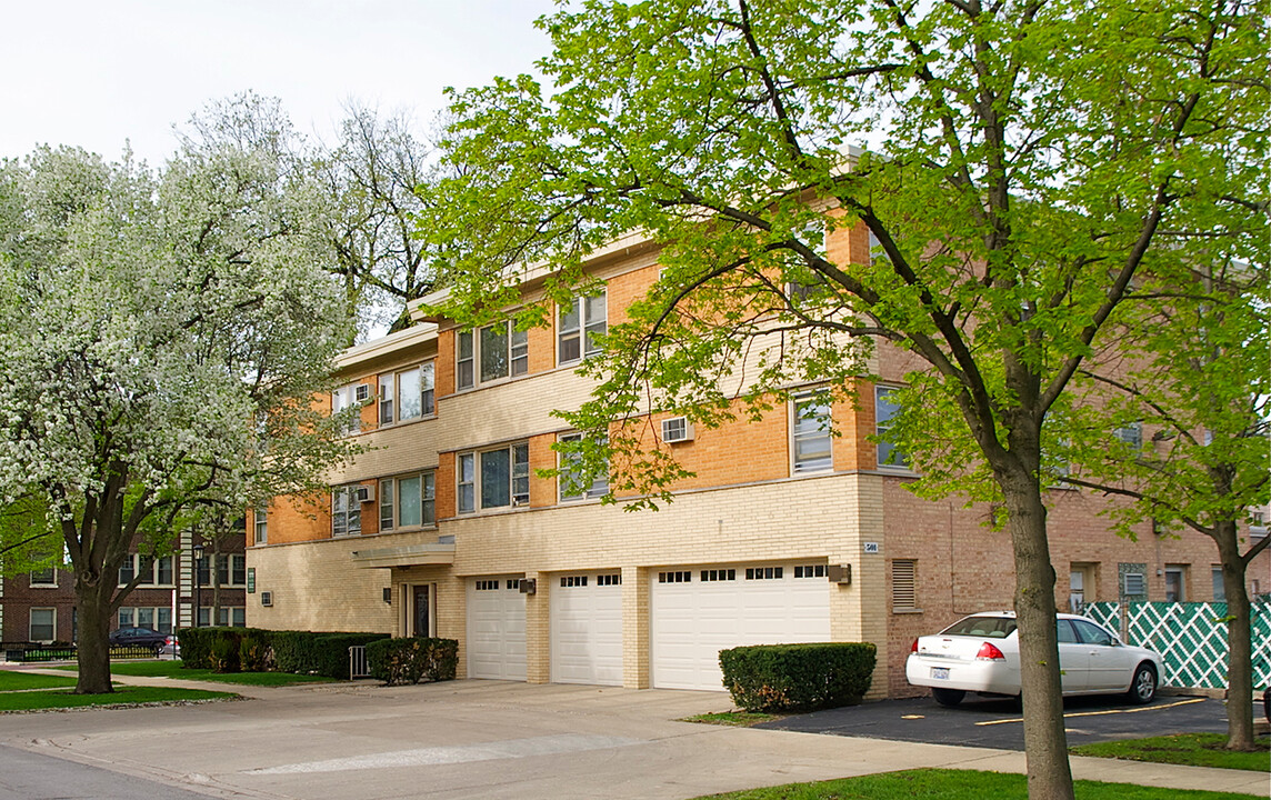 501 N. Lombard Ave. in Oak Park, IL - Building Photo