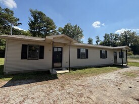 102 N Bond Ave in Brownsville, TN - Building Photo