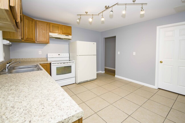 2221 Benton St, Unit 2221 in Granite City, IL - Building Photo - Building Photo