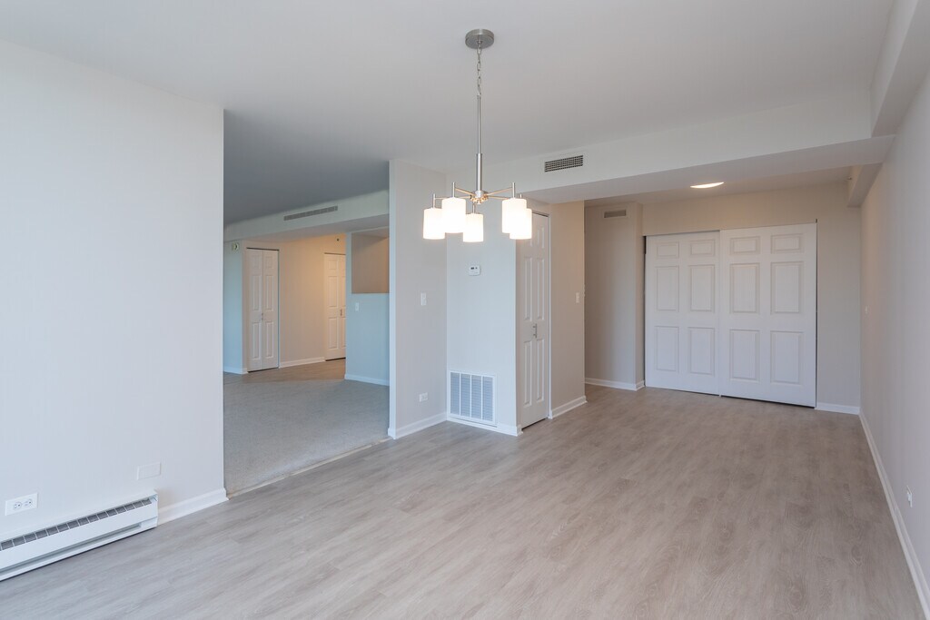 Spinning Wheel Apartments in Hinsdale, IL