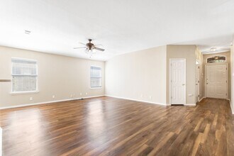 5114 Crestwood Hill Dr in San Antonio, TX - Building Photo - Building Photo