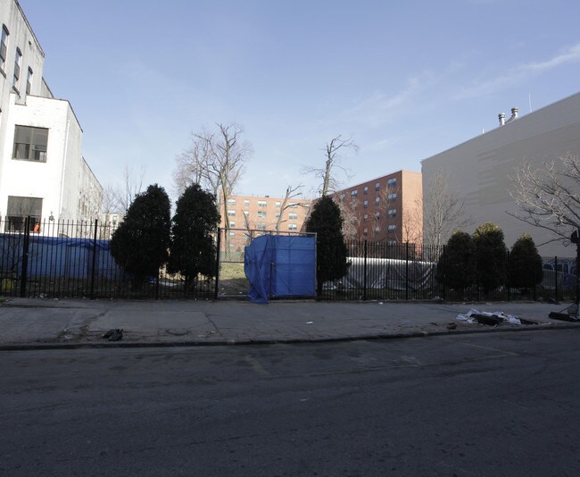 949 Willoughby Avenue in Brooklyn, NY - Foto de edificio - Building Photo