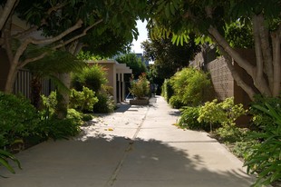 La Gaviota Ventura in Encino, CA - Foto de edificio - Building Photo