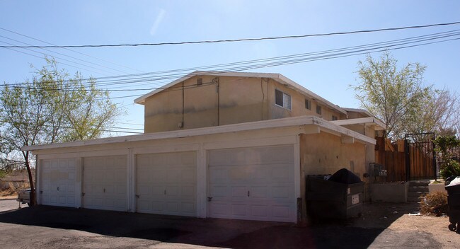 16486 Lariat Rd in Victorville, CA - Building Photo - Building Photo