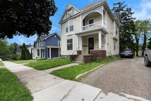 528 S 5th Ave in Ann Arbor, MI - Building Photo