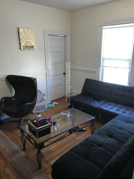 82 Hillside St in Boston, MA - Building Photo