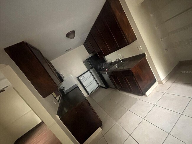 3976 Versailles Dr in Orlando, FL - Building Photo - Building Photo