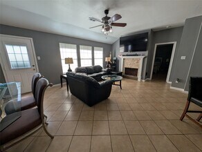 714 N Vista Dr in Houston, TX - Foto de edificio - Building Photo