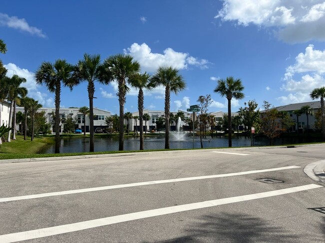 3916 SE Mentmore Ln in Stuart, FL - Building Photo - Building Photo